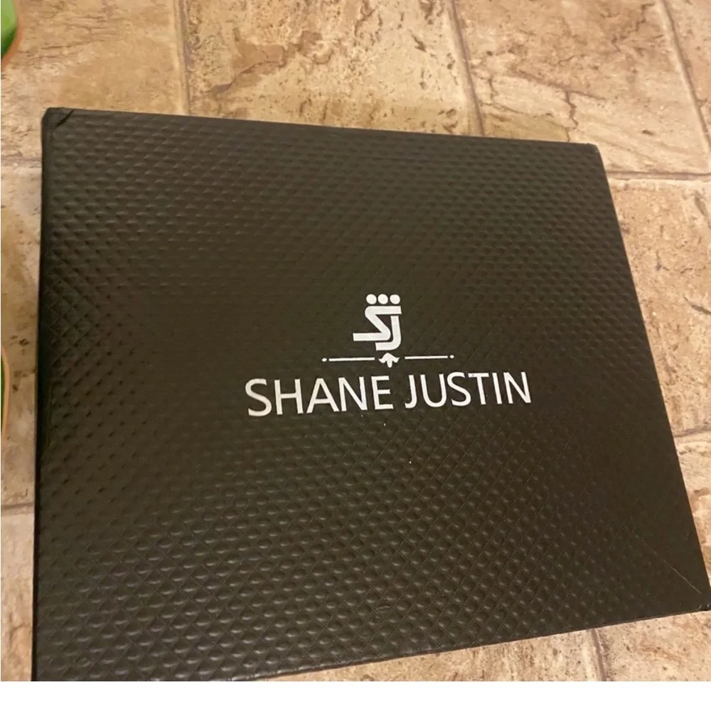 Green Croc-Embossed Pointed Toe Block Heel Bootie - Picture 3 of 3